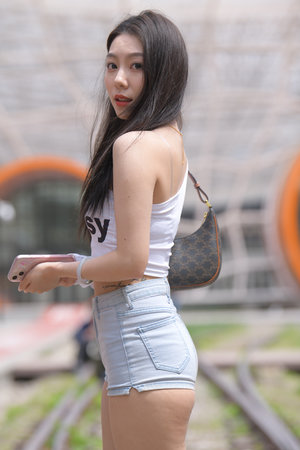 《女员工的滋味》3免费观看